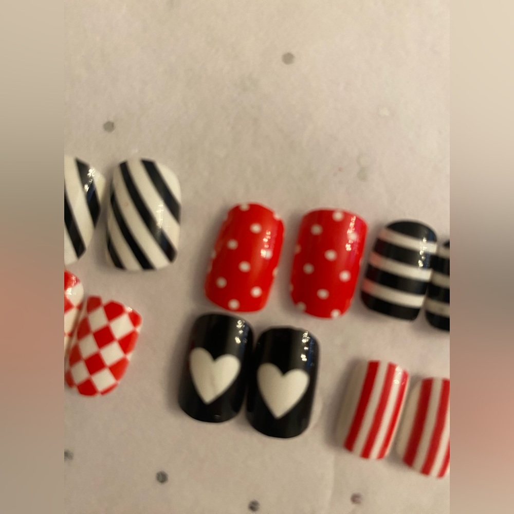 New ❤️ Queen Of Hearts ❤️ Red, Black & White Manicure Press Pop On Nails - Picture 6 of 13